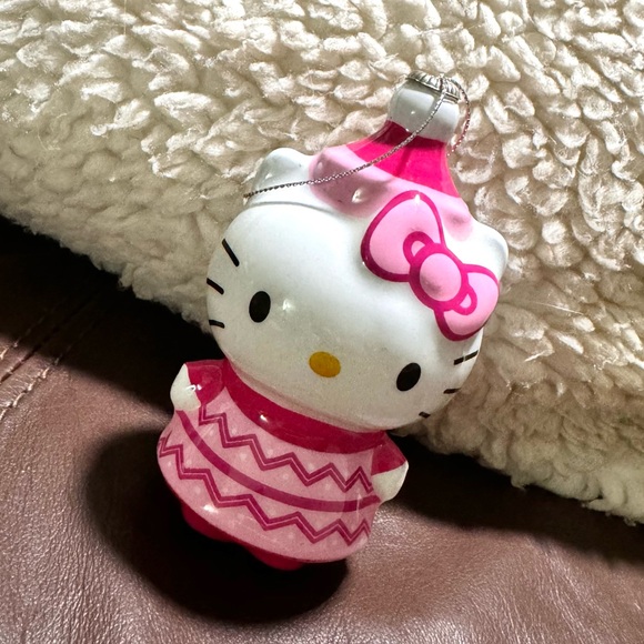 π HALLMARK HELLO KITTY CHRISTMAS ORNAMENT Decoupage Holiday Sanrio Shatterproof - Picture 1 of 5